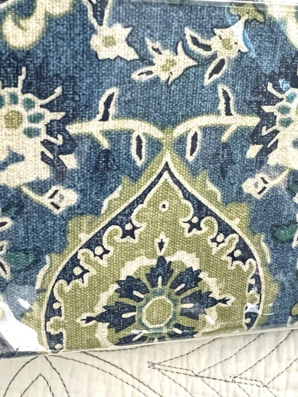 Ralph Lauren CHAMBERS MEDALLION Blue 60" x 104" Oblong Tablecloth in Cobalt - Picture 2 of 5